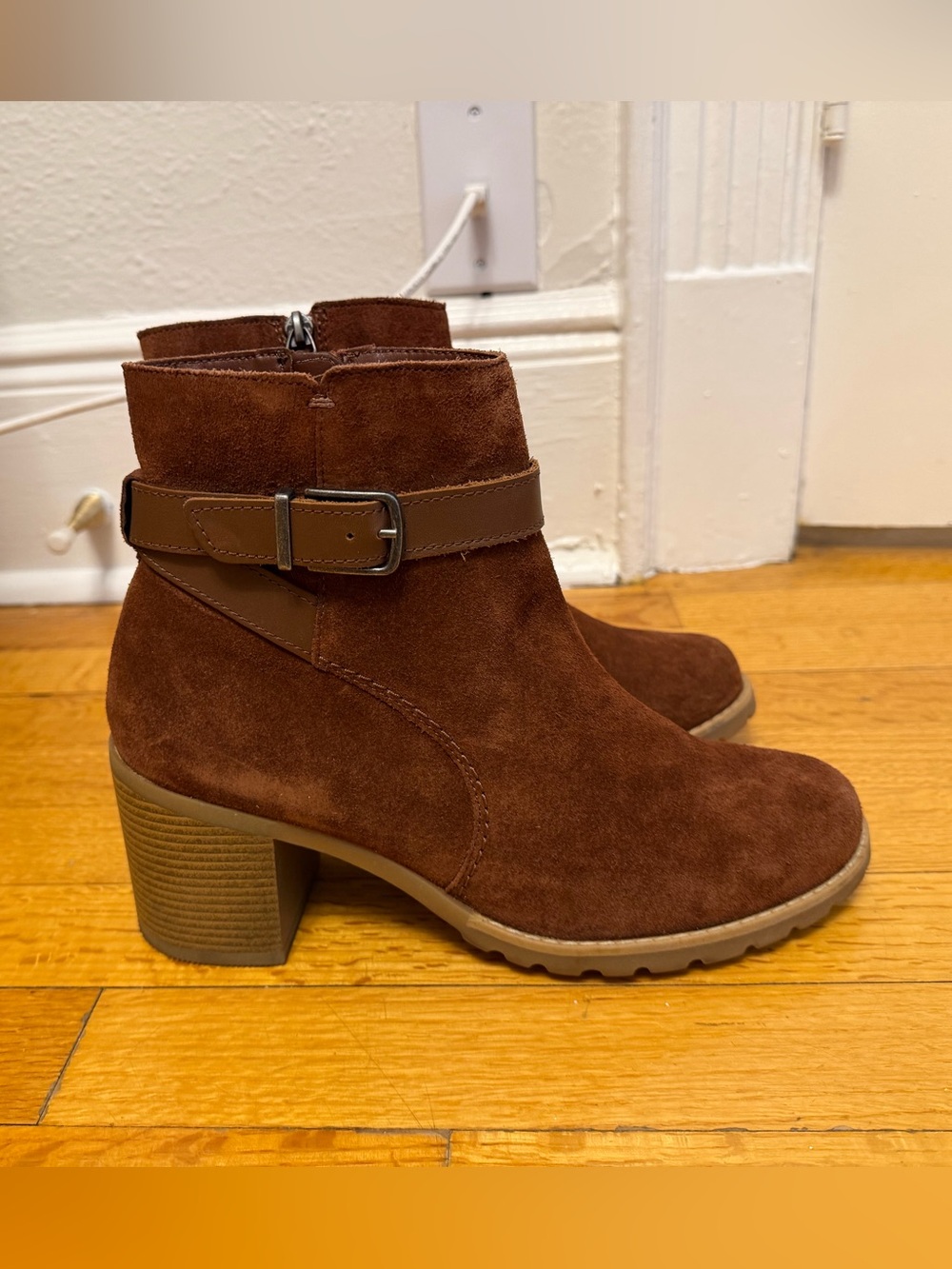 Clarks Suede Buckle Ankle Boot in Chestnut Brown size 10